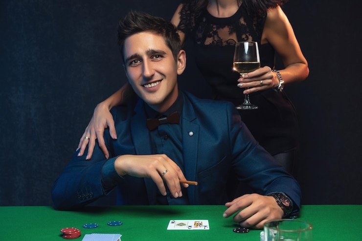 AduQ betting options and pot display